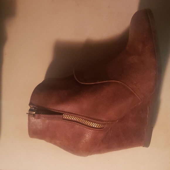 Daytrip wedge bootie from Buckle. - Picture 4 of 5